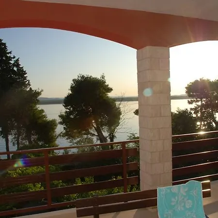 House Anca - Penzion Tkon